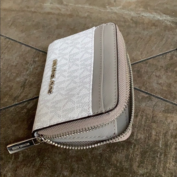 MICHAEL KORS JET SET TRAVEL MD ZA CARD CASE - Picture 13 of 16